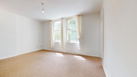 2 bedroom Flat to let in Cromwell Road
