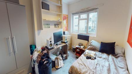 4 bedroom Maisonette to let in Lewes Road