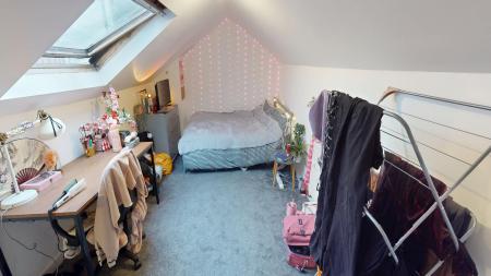 4 bedroom Maisonette to let in Lewes Road