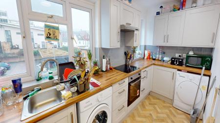 4 bedroom Maisonette to let in Lewes Road