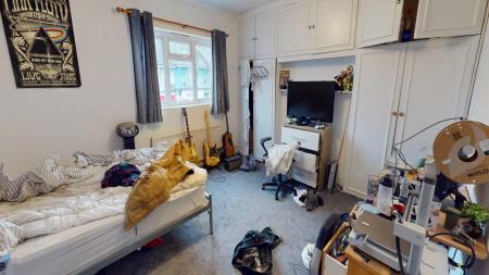 4 bedroom Maisonette to let in Lewes Road