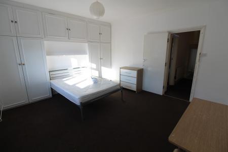 4 bedroom Maisonette to let in Lewes Road