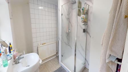 4 bedroom Maisonette to let in Lewes Road