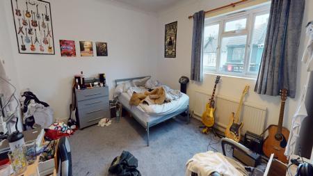 4 bedroom Maisonette to let in Lewes Road