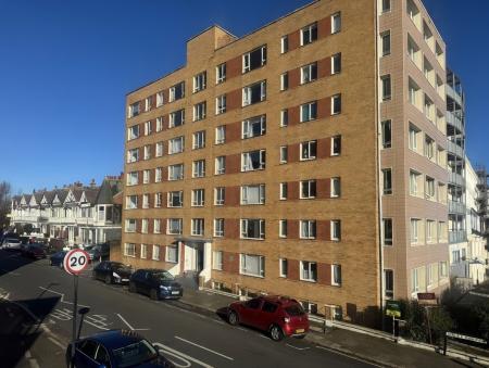 1 bedroom Flat for sale in Kingsway, Hove, BN3