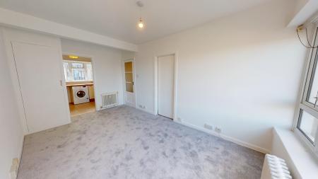 1 bedroom Flat for sale in Kingsway, Hove, BN3