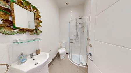 2 bedroom Flat to let in Lansdowne Road, Hove, BN3