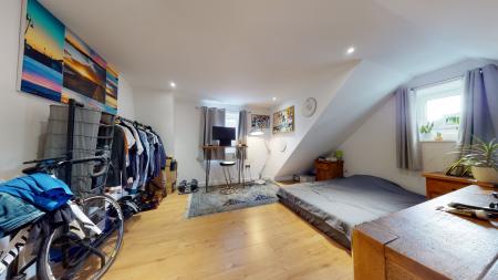 3 bedroom Flat to let in Lansdowne Road, Hove, BN3