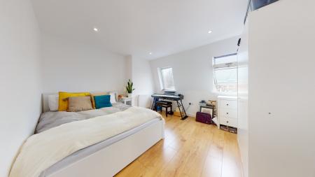 3 bedroom Flat to let in Lansdowne Road, Hove, BN3