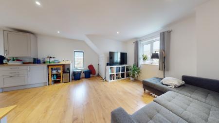 3 bedroom Flat to let in Lansdowne Road, Hove, BN3