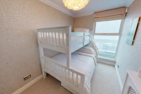 3 bedroom Flat to let in Russell Square, Brighton, BN1