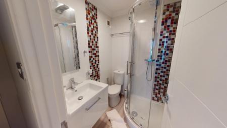 3 bedroom Flat to let in Russell Square, Brighton, BN1