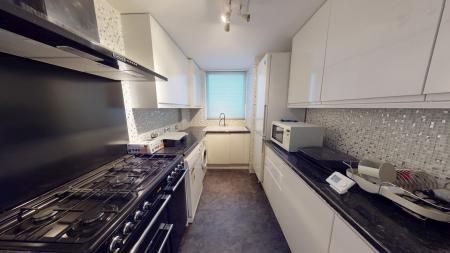 3 bedroom Flat to let in Russell Square, Brighton, BN1