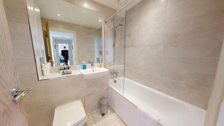 2 bedroom Flat to let in Western Road