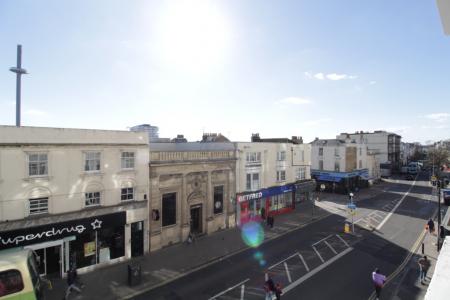 2 bedroom Flat to let in Western Road