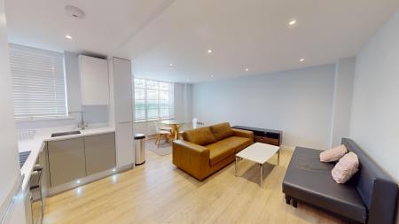 2 bedroom Flat to let in Western Road