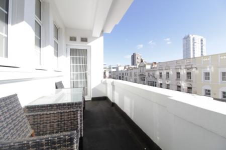 2 bedroom Flat to let in Western Road