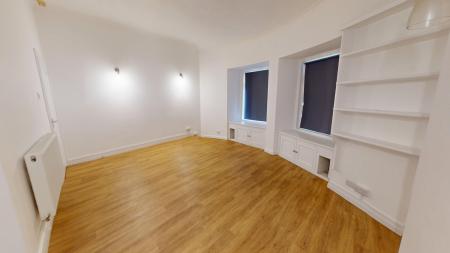 2 bedroom Flat to let in Brunswick Square, Hove, BN3