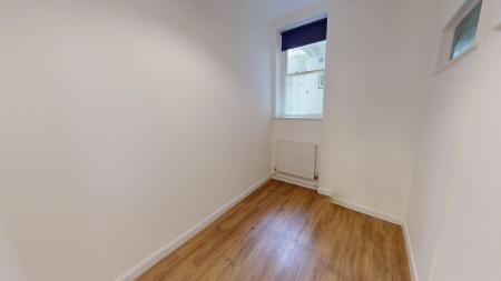 2 bedroom Flat to let in Brunswick Square, Hove, BN3