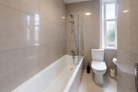 2 bedroom Flat to let in Brunswick Place, Hove, BN3