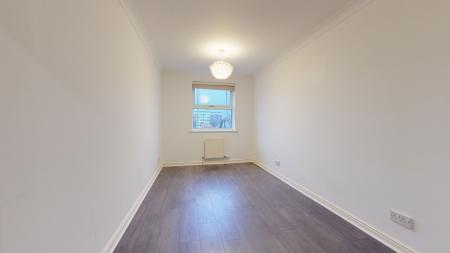 2 bedroom Flat to let in Chatsworth Square, Hove, BN3