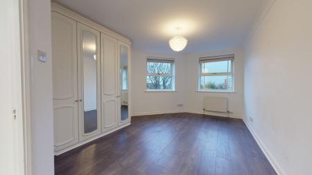 2 bedroom Flat to let in Chatsworth Square, Hove, BN3