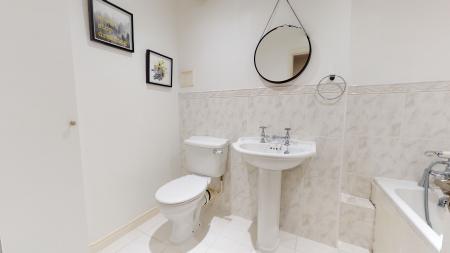 2 bedroom Flat to let in Chatsworth Square, Hove, BN3