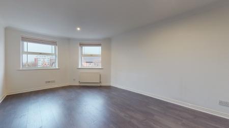 2 bedroom Flat to let in Chatsworth Square, Hove, BN3