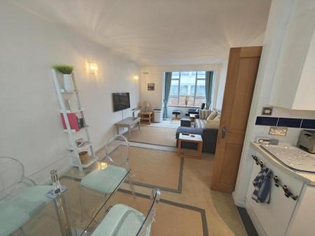 2 bedroom Apartment to let in Little Preston Street