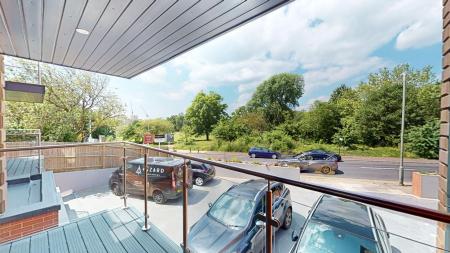 3 bedroom Flat to let in Goldstone Crescent, Hove, BN3