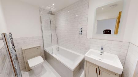 3 bedroom Flat to let in Goldstone Crescent, Hove, BN3