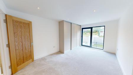 3 bedroom Flat to let in Goldstone Crescent, Hove, BN3