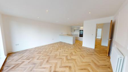 3 bedroom Flat to let in Goldstone Crescent, Hove, BN3