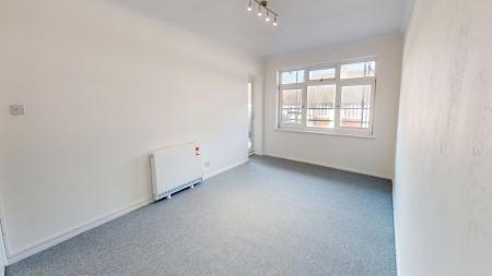 2 bedroom Flat to let in Holland Road, Hove, BN3
