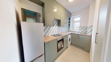 2 bedroom Flat to let in Holland Road, Hove, BN3
