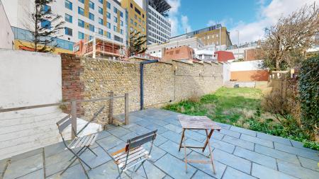 4 bedroom End of terrace house to let in Eastern Road, Brighton, BN2