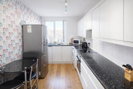 3 bedroom Flat to let in Marine Parade, Kemptown, Brighton, BN2