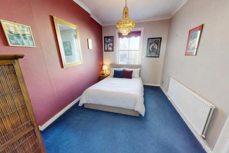 3 bedroom Flat to let in Marine Parade, Kemptown, Brighton, BN2