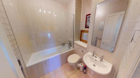 3 bedroom Flat to let in Marine Parade, Kemptown, Brighton, BN2