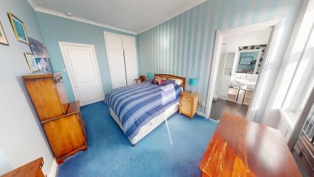 3 bedroom Flat to let in Marine Parade, Kemptown, Brighton, BN2