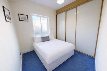 3 bedroom Flat to let in Marine Parade, Kemptown, Brighton, BN2