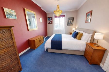 3 bedroom Flat to let in Marine Parade, Kemptown, Brighton, BN2