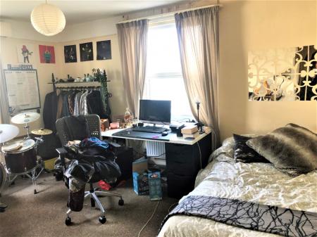 8 bedroom Flat to let in Kings Road