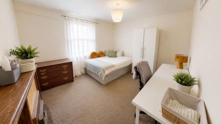 8 bedroom Flat to let in Kings Road