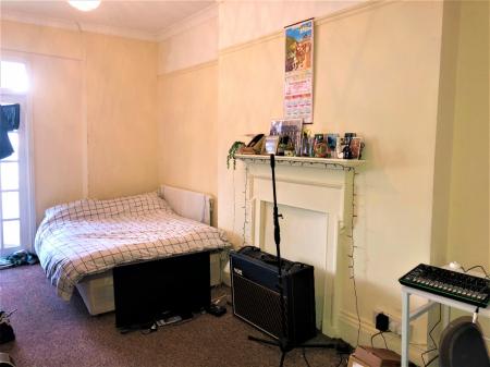 8 bedroom Flat to let in Kings Road