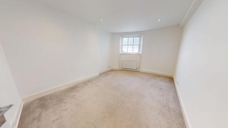 3 bedroom Flat to let in Brunswick Place, Hove, BN3