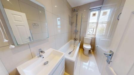 3 bedroom Flat to let in Brunswick Place, Hove, BN3