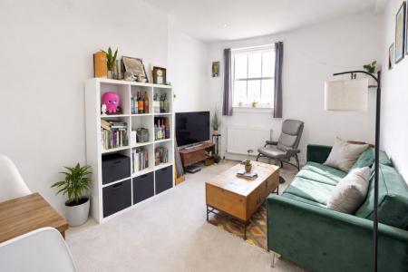 3 bedroom Flat to let in Brunswick Place, Hove, BN3