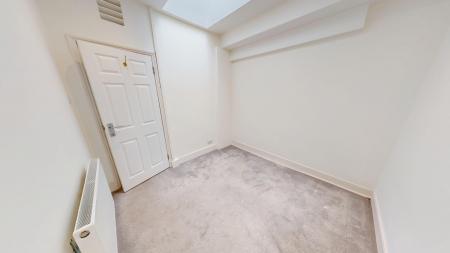 3 bedroom Flat to let in Brunswick Place, Hove, BN3