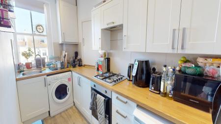 3 bedroom Flat to let in Brunswick Place, Hove, BN3